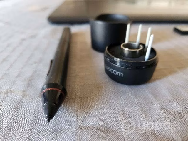 Wacom Intuos Pro Profesional Pen & Touch Tablet (L