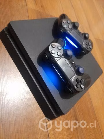 Play 4 con dos controles un juego