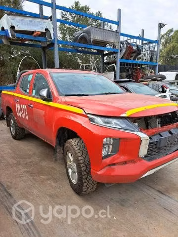 Puerta mitsubishi l200 2023 impecable estado
