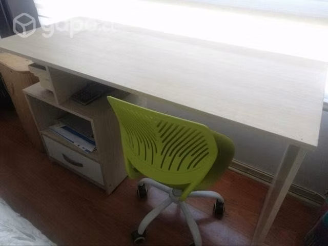 Escritorio con silla
