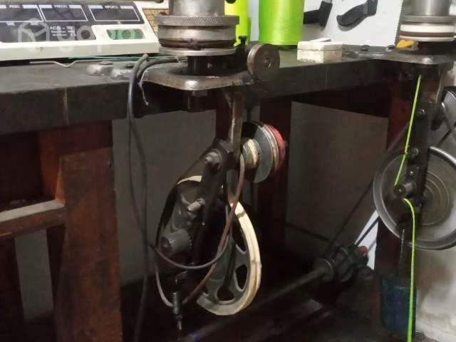 Maquina tejedora de cordones