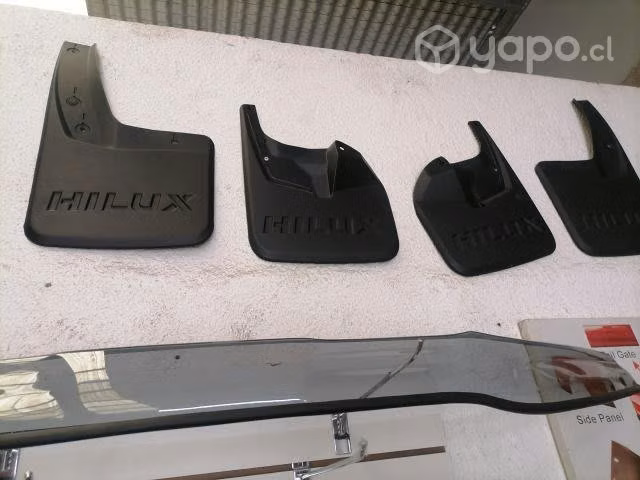 Guardabarros Toyota hilux genuino