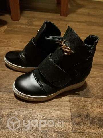 Zapatillas negras con plataforma interior - Imagen 2