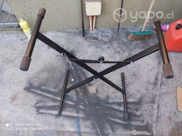 Pedestal de teclado