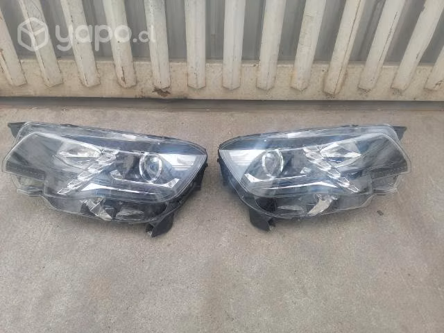 Opticos RH LH PEUGEOT RIFTER ( FALTA UNA PATA )