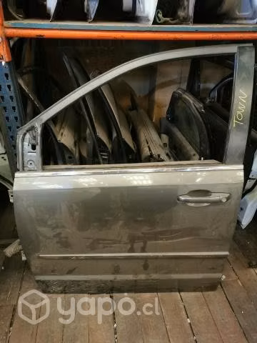 Puerta delantera LH Chrysler town country 2010 0