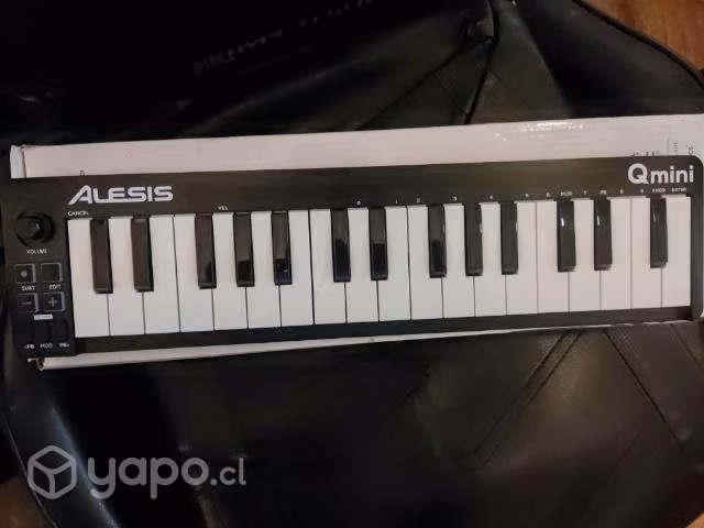 Teclado midi Alesis qmini