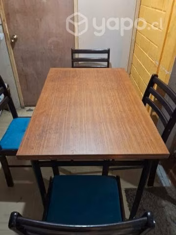 Comedor de madera de cuatro sillas en buen estado - Imagen 4