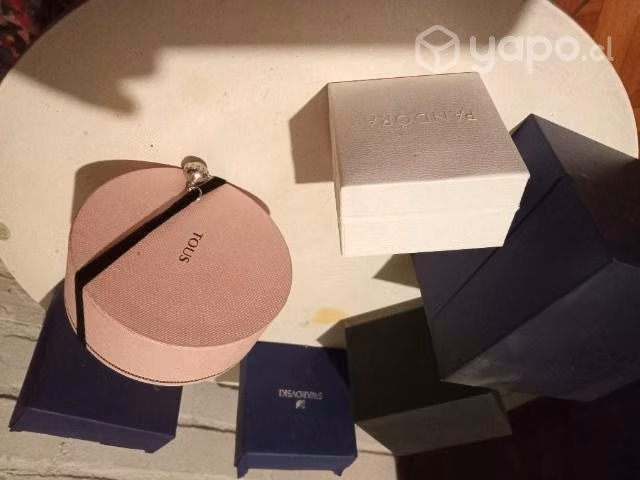 Cajas de lentes y otros