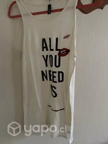 Polera blanca estampado