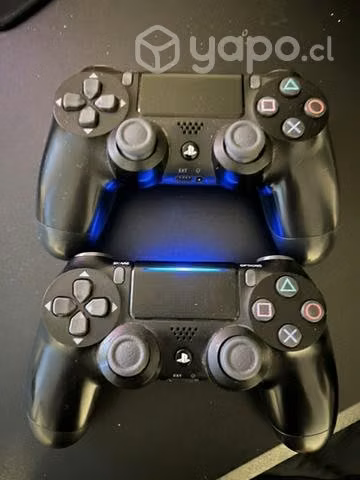 Ps4 con caja, 2 mandos y un juego