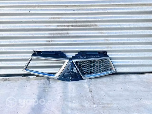 Máscara mitsubishi montero