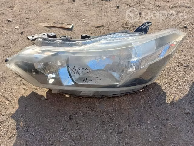 Optico izquierdo Toyota yaris del 14 al 17