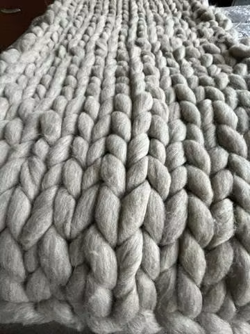 Piecera para cama de vellón de oveja color gris