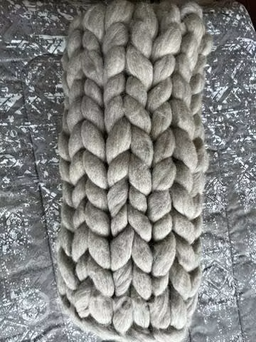 Piecera para cama de vellón de oveja color gris