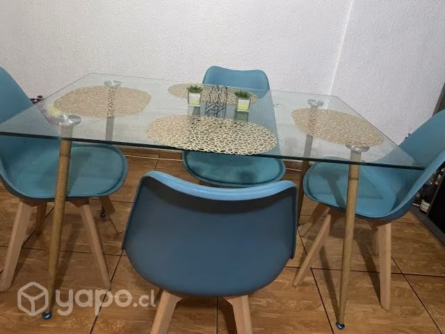 Comedor con sillas