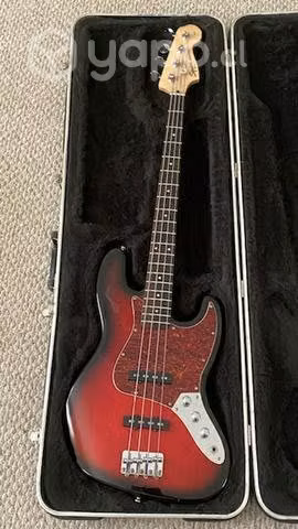Bajo Eléctrico Squier Jazz Bass Standard con case
