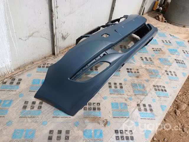 Parachoques delantero MG 550 Con detalle