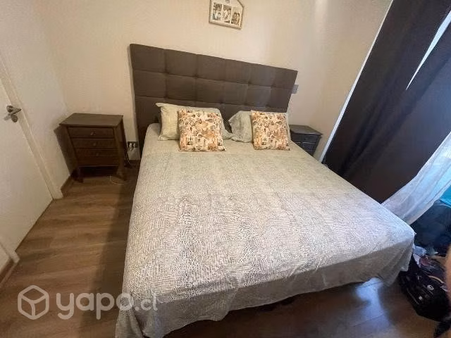 Cama King americana Rosen + 2 veladores y respaldo