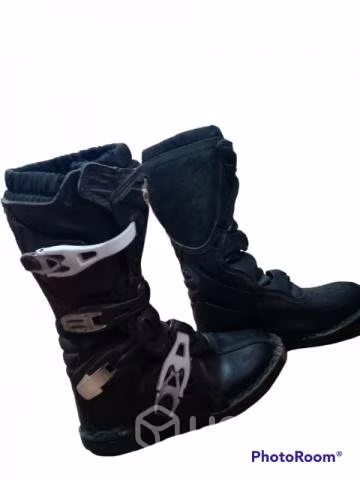 casco y botas fox
