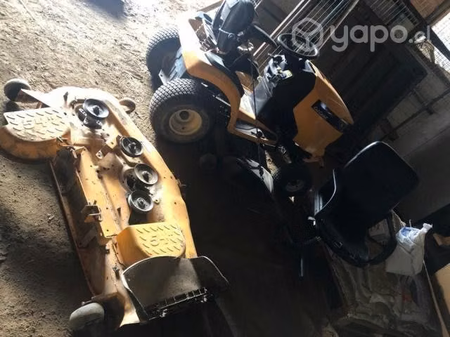 Tractor CUB CADET 26 HP con recolector