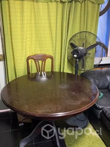Comedor redondo usado con dos sillas