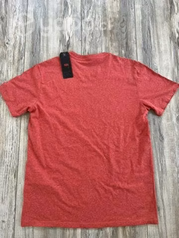 Polera Levis - disponible - Imagen 3