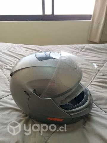 Casco gris moto