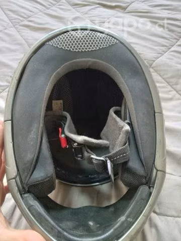 Casco gris moto