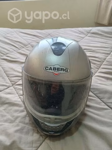 Casco gris moto