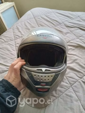 Casco gris moto