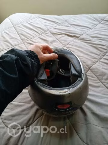 Casco gris moto
