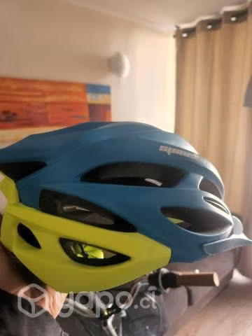 Bicicleta con Casco