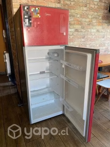 Refrigerador Midea rojo