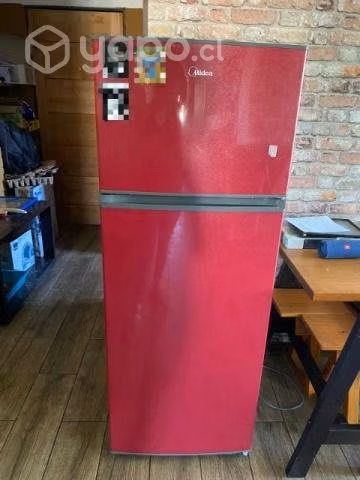 Refrigerador Midea rojo