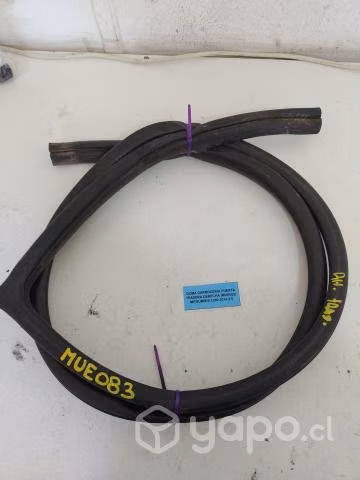 Goma Carroceria Pta tras der Mitsubishi L200 2014