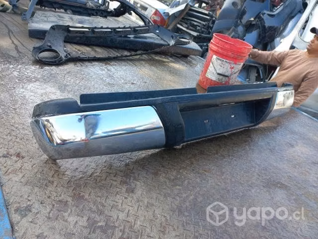 Parachoque trasero Nissan NP