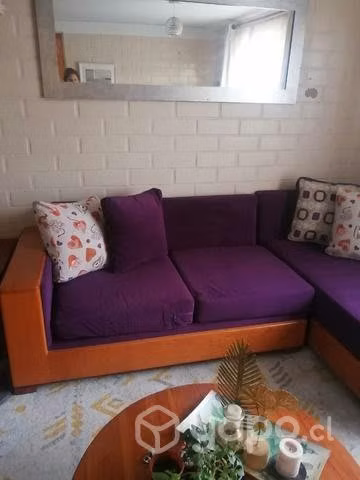 Sofá de felpa color morado
