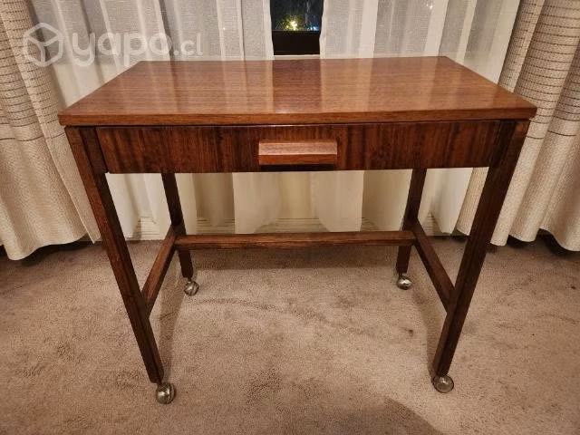Mesita todouso de madera con cajón
