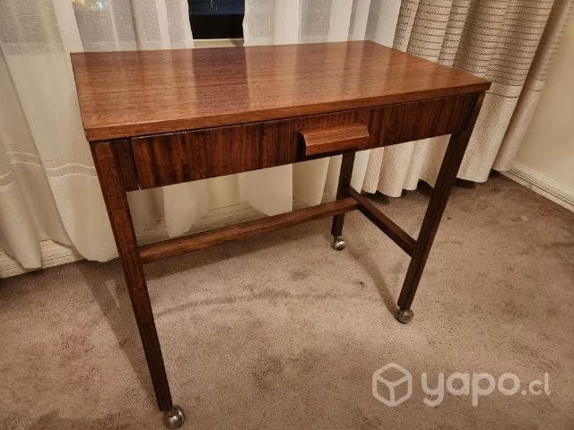 Mesita todouso de madera con cajón