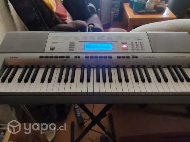 Teclado Casio CTK 4000 seminuevo