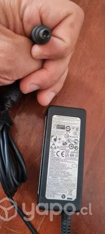 Cargador de notebook samsung 19v 2.1A original