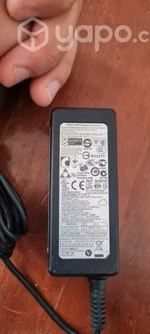 Cargador de notebook samsung 19v 2.1A original - Imagen 2