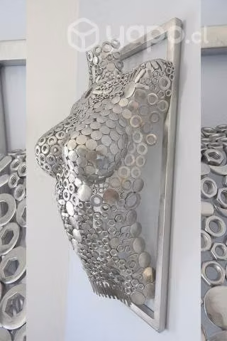 Esculturas metalicas torso de mujer