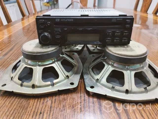 Radio Hyundai original con 4 parlantes