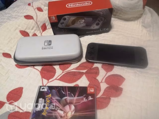 Nintendo switch lite + 2 juegos pokemon