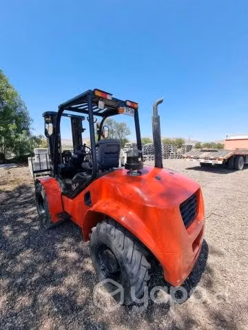 Arriendo grúa horquilla todo terreno 4x4 3500kg