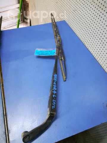 Brazo limpia parabrisas izquierdo mahindra Pick up