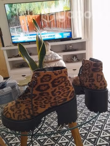 Zapatos nuevos de mujer
