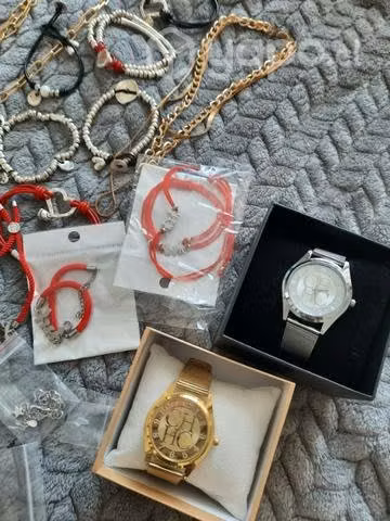 Joyas, pulseras ,aros, collares, relojes etc